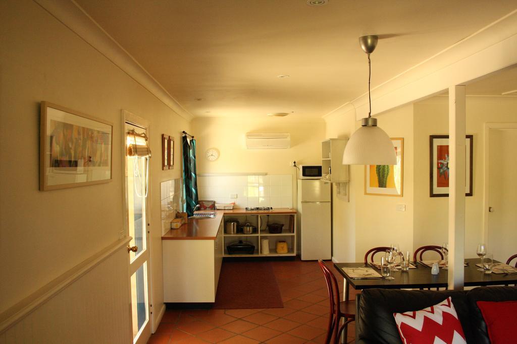 Merrimeet Cottages Bright Rum bild